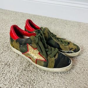 Freebird by Steven FB927 distressed Camo gold star sneakers